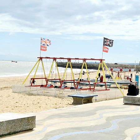 Vitamin Sea Beachfront Apartment Ramsgate - Sleeps 4 المظهر الخارجي الصورة