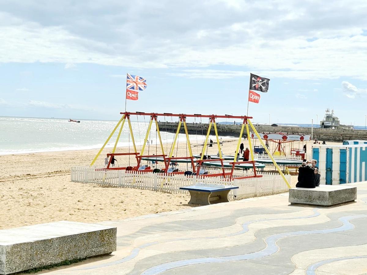 Vitamin Sea Beachfront Apartment Ramsgate - Sleeps 4 المظهر الخارجي الصورة